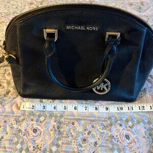 Michael Kors handbag in great condition.